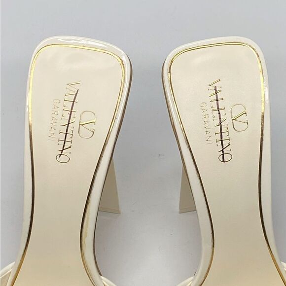 Valentino Garavani One Stud Hyper Slide Sandals In Patent Leather size 38.5 - Picture 5 of 15